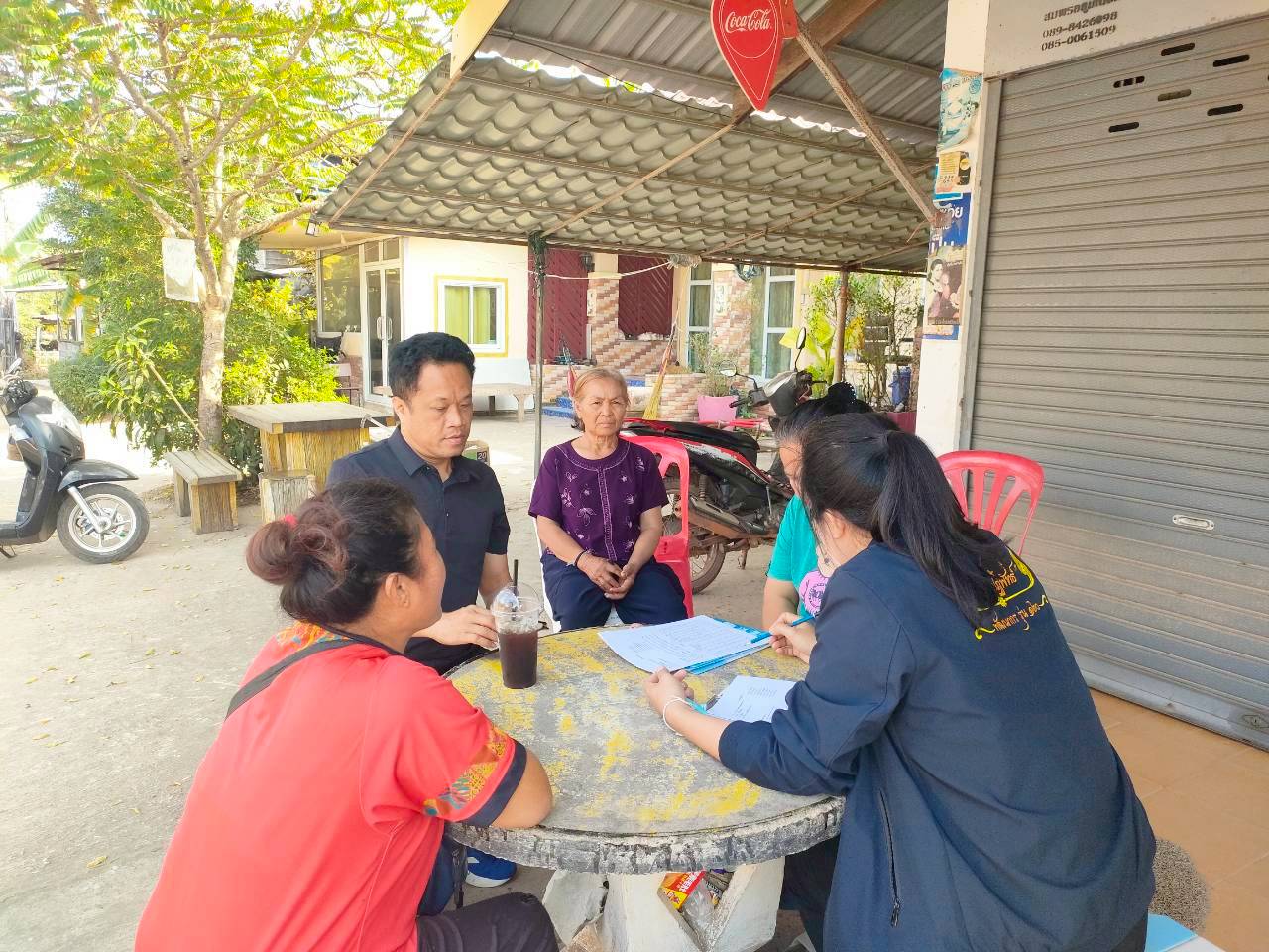 💐 พช.ดงหลวง : ลงพื้นที่ติดตามหนี้กองทุนพัฒนาบทบาทสตรี ที่เกินกำหนดชำระ