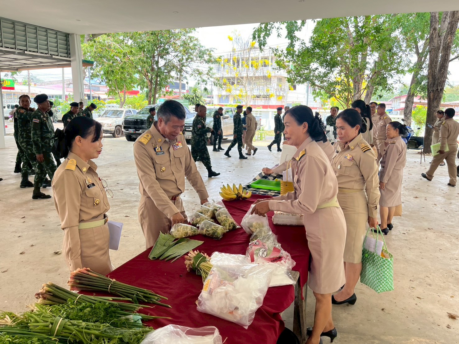 🛍️ พช.ดงหลวง : ร่วมจัดตลาดนัดหัดขาย ในวันประชุมประจำเดือนกำนัน ผู้ใหญ่บ้าน