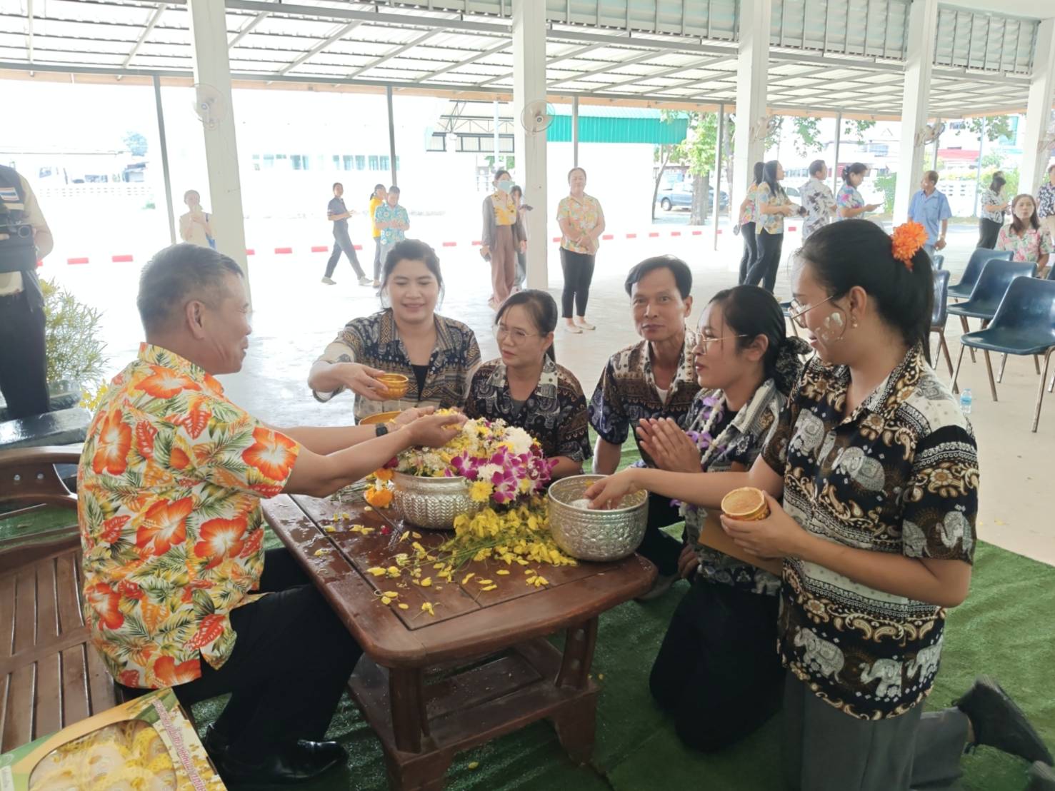 🌊พช.ดงหลวง : ร่วมสืบสานวัฒนธรรมประเพณีอันดีงามของไทย พิธีรดน้ำขอพรในอำเภอดงหลวง 💦🙏