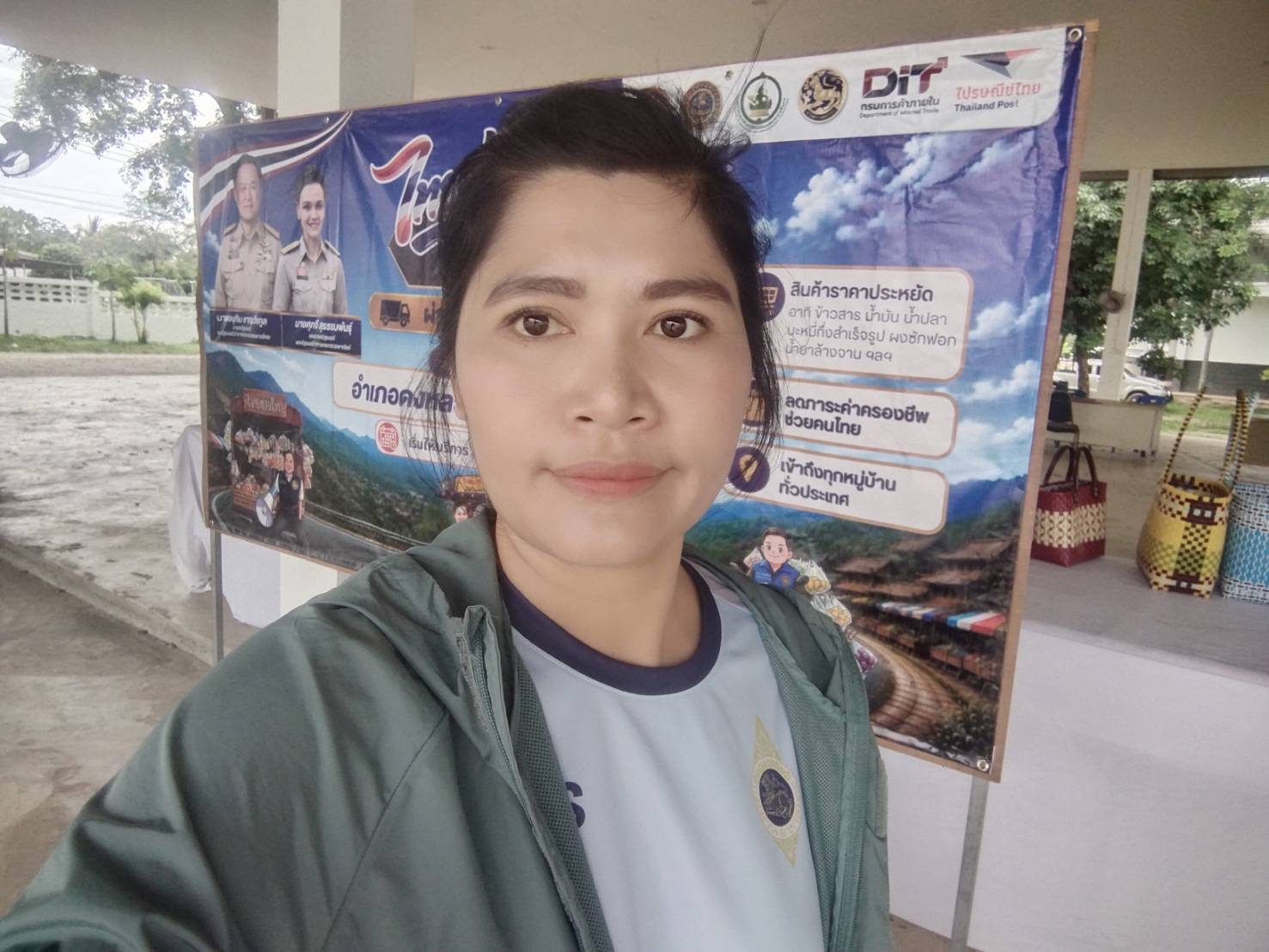 พช.ดงหลวง : จัดตลาด “ไทยช่วยไทย” จำหน่ายสินค้า OTOP และผลิตภัณฑ์โคก หนอง นา 🌱🛍️✨