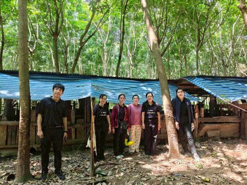 พช.ดงหลวง : ลงพื้นที่ติดตามกลุ่มสตรีตำบลหนองบัวที่กู้ยืมเงินกองทุนพัฒนาบทบาทสตรี